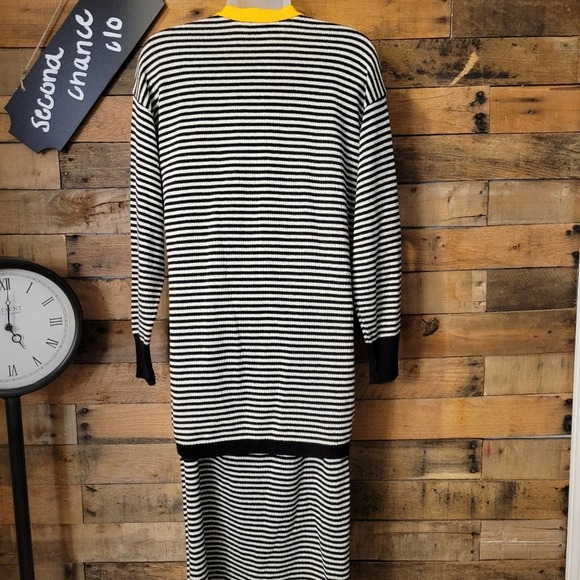 Liz claiborne vintage women's two piece sweater jacket and skirt size small - Picture 9 of 13